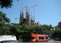 Sagrada Familia, Gaudi's Unfinished Church, Barcelona Tourist Bus